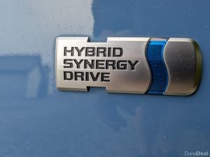 Toyota Sienta Glamper 1.5 Petrol Hybrid 7 Seater - Image 4