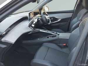 Peugeot 5008 BEV 73kwh 210hp Allure **Irish car** - Image 4