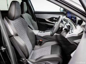 Peugeot 5008 Allure Hybrid Auto 145HP - Image 3