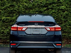 Honda Grace 1.5 2018 with Alloys & Carplay screen - Image 4