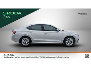 Skoda Octavia AMBIENT PACK - SUNSET GLASS - HEATED - Image 4