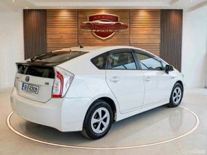 2015 Toyota Prius Hybrid Automatic - Image 4