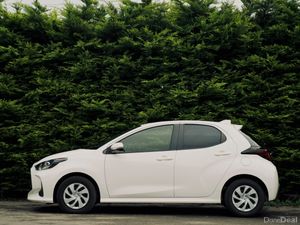 Toyota Yaris 1.5 Hybrid 2023 | Stylish & Efficient - Image 2
