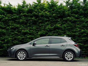 Toyota Corolla Sport Hybrid 2023 | Modern Hybrid - Image 2