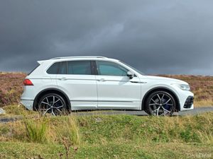 2022 Volkswagen Tiguan R 320bhp 4MOTION - Image 3