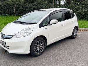 13 Honda Fit 1.3 Auto Hybrid - Image 3