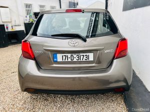 2017 Toyota Yaris 1.0 vvti Luna **Low kms** - Image 4