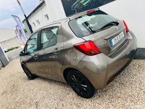 2017 Toyota Yaris 1.0 vvti Luna **Low kms** - Image 3