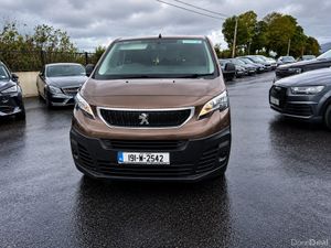 19 Peugeot Expert traveler 9 seater minivan - Image 3