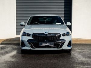 BMW i5 EDRIVE40 M SPORT - Image 3
