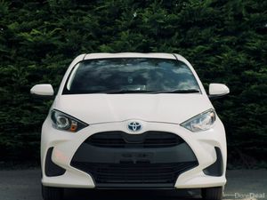 Toyota Yaris 1.5 Hybrid 2023 | Stylish & Efficient - Image 3