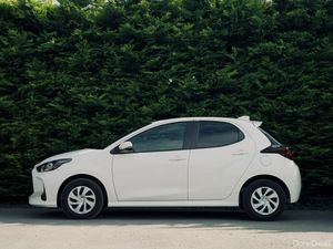 Toyota Yaris 1.5 Hybrid 2023 | Stylish & Efficient - Image 4