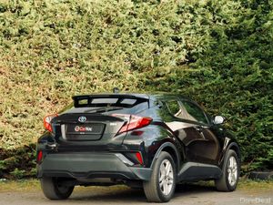 Toyota C-HR HV-S 2019 | Stylish Hybrid SUV - Image 3
