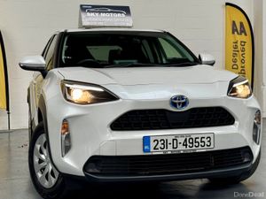 2023 Toyota YARIS Cross - Image 2