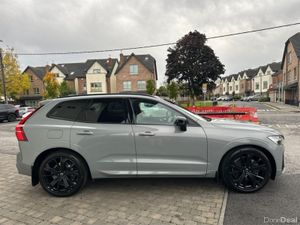 Volvo XC60 T6 Ultra Dark AWD PHEV--Ventilated Napp - Image 4