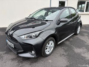 241 Toyota Yaris 1.5 Hybrid Luna Auto - Image 2