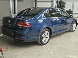 221 VOLKSWAGEN PASSAT 2.0 DIESEL SE NAV - Image 2