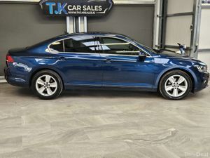221 VOLKSWAGEN PASSAT 2.0 DIESEL SE NAV - Image 3