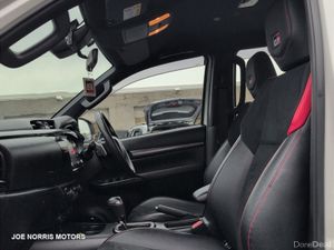 Toyota Hilux 2.4 Z GR SPORT 2.4 DIESEL DOUBLE CAB - Image 4