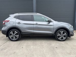 Nissan Qashqai 1.3 PETROL SV PREMIUM  * Heated Sea - Image 3
