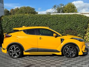 Toyota C-HR 1.8 HYBRID AUTO // APPLE CARPLAY/ANDRO - Image 2