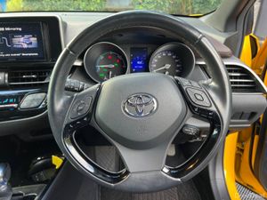 Toyota C-HR 1.8 HYBRID AUTO // APPLE CARPLAY/ANDRO - Image 4