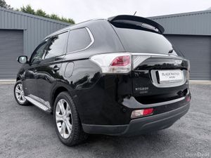 Mitsubishi Outlander 131’ 4WD 7 SEATER/SUNROOF - Image 3