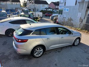 Renault Megane Estate with low mileage - Image 4