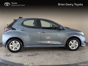 Toyota Yaris HYBRID LUNA - Image 3