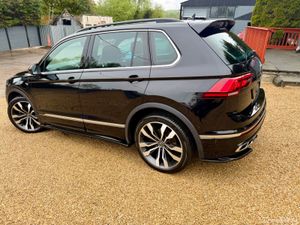 2023 Volkswagen Tiguan R-Line 1.4tsi Phev - Image 4