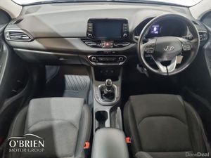Hyundai i30 Diesel Deluxe - Image 2