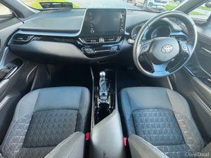 Toyota C-HR 1.8 HYBRID SPORT AUTO - Image 2