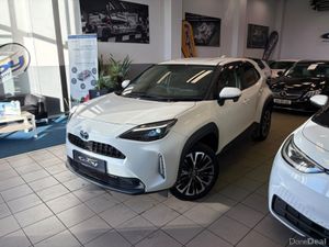 Toyota Yaris Cross AMG Diesel Plug-in Hybrid 300 4 - Image 4