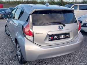 🔵 Toyota Aqua 1.5 Petrol Hybrid Automatic - Image 4