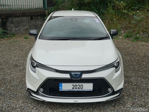 2020 Toyota Corolla Touring WxB Hybrid - Image 3