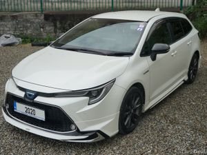 2020 Toyota Corolla Touring WxB Hybrid - Image 4