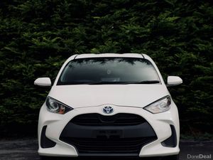 Toyota Yaris 1.5 Hybrid 2023 | Stylish & Efficient - Image 3