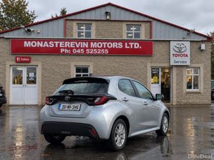 Toyota Yaris HEV LUNA 4DR AUTO - Image 2