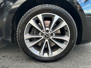 Mercedes-Benz V-Class V250 Extra Long Avantgarde 7 - Image 4