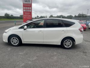 Toyota Prius 2016 Toyota Prius Alpha - Image 4
