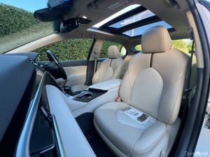 Toyota Camry G-LEATHER EDITION 2.5 HYBRID AUTO // - Image 2
