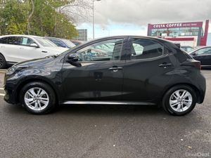 Toyota Yaris 1.5 PETROL HYBRID LUNA AUTO - Image 4