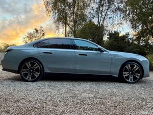 BMW i7 E-DRIVE 50 M SPORT *Colossal Specification* - Image 3