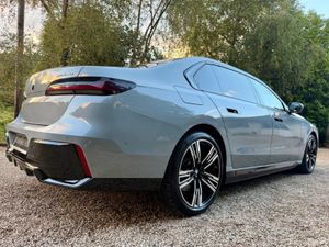 BMW i7 E-DRIVE 50 M SPORT *Colossal Specification* - Image 4