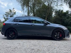 Volkswagen Golf GTI CLUBSPORT 2.0 TSI 300HP DSG - Image 3