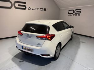 Toyota Auris 1.4 D-4D TERRA 4DR - Image 4