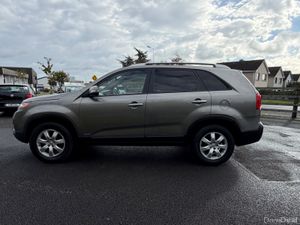 ABSOLUTELY IMMACULATE 2012 4x4 7 SEATER - Image 4