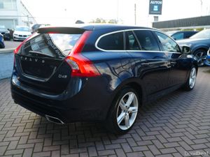 2018 VOLVO V60 D4 CLASSIC PANROOF 5DR ESTATE - Image 4