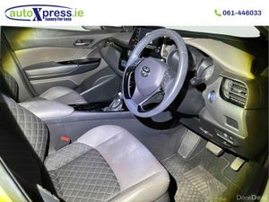 Toyota C-HR 1.8 HYBRID G, Low Mileage, 360 camera - Image 2
