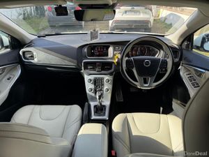 VOLVO V40  2017 2.0 DIESEL INSCRIPTION - Image 4